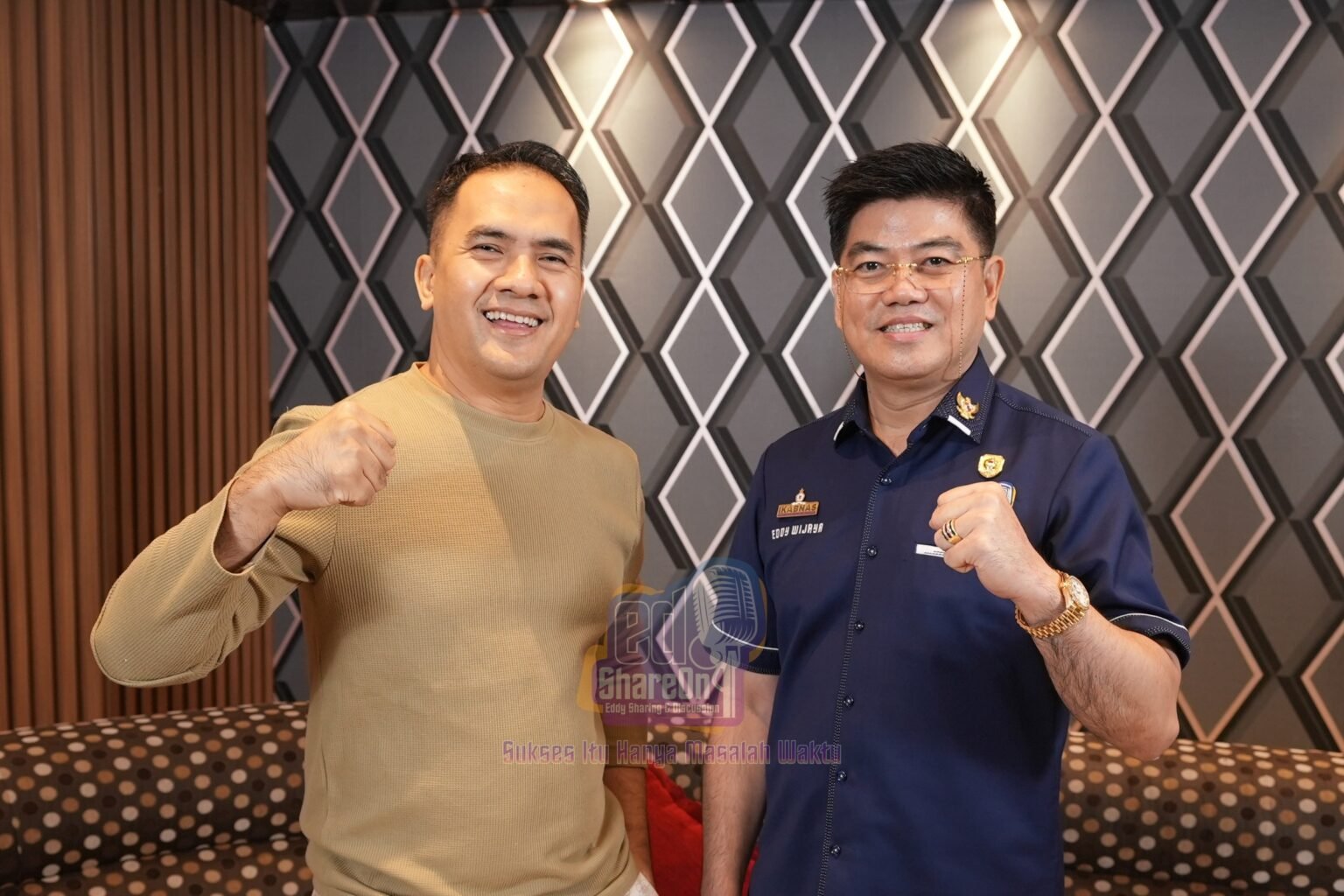 Saipul Jamil dan Eddy Wijaya saat di podcast EdShareOn. (Foto: EdShareOn.com)