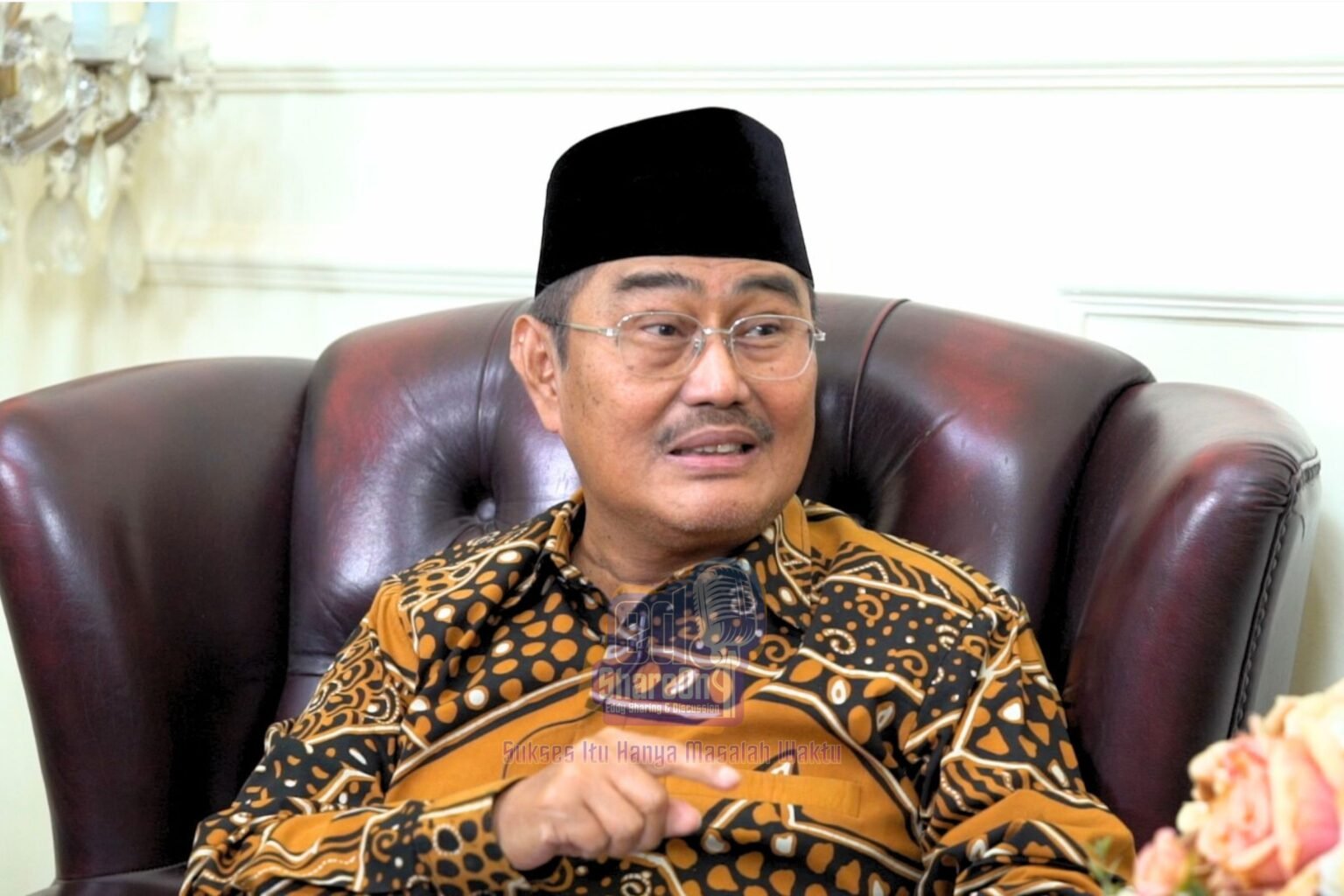 Jimly Asshiddiqie saat jadi bintang tamu di podcast EdShareOn. (Foto: EdShareOn.com)