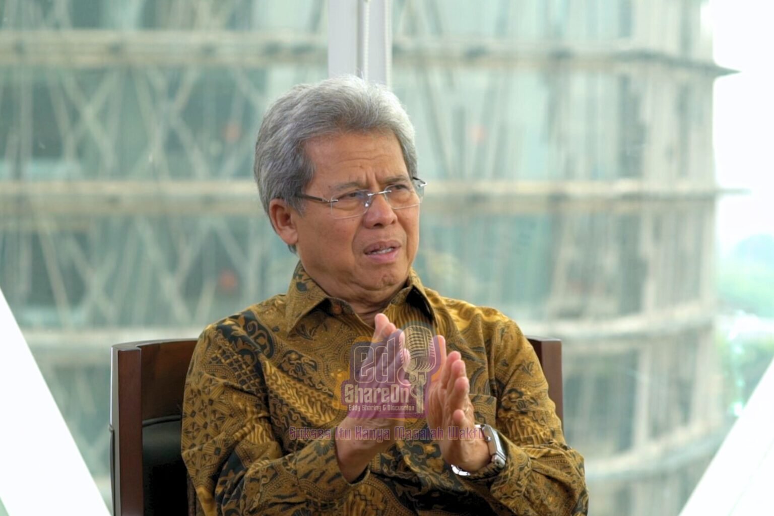 Todung Mulya Lubis Saat di podcast EdShareOn. (Foto: EdShareOn.com)