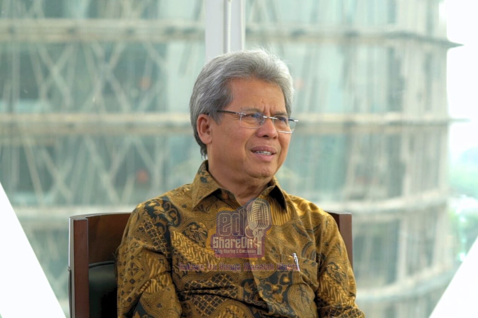 Todung Mulya Lubis Saat di podcast EdShareOn. (Foto: EdShareOn.com)