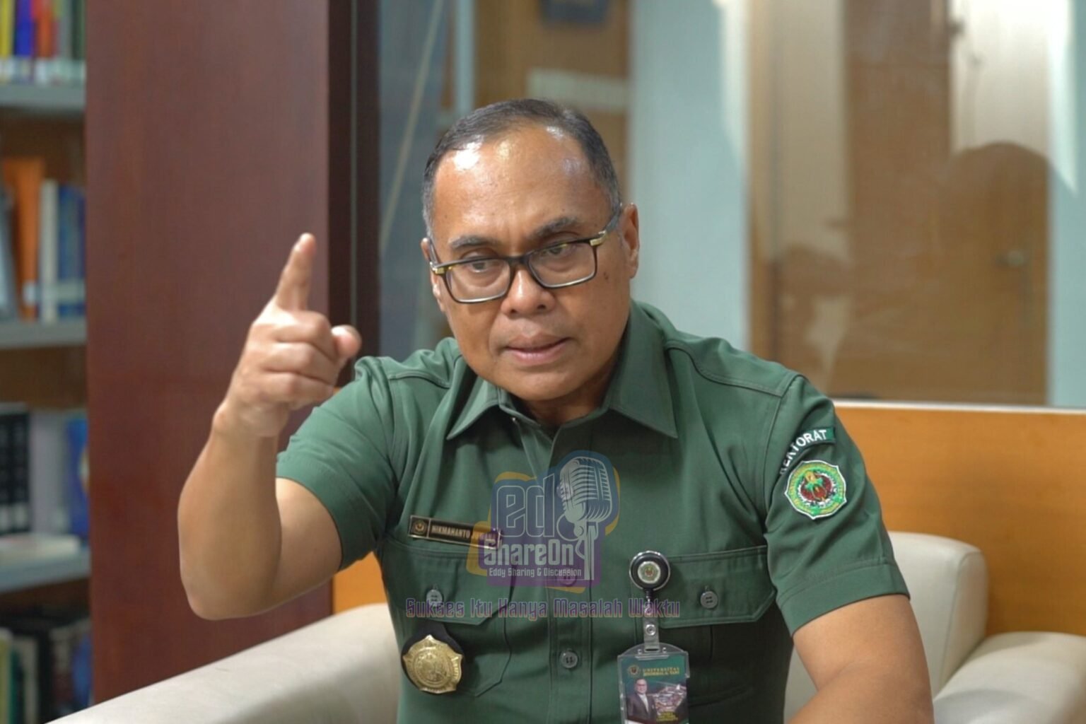 Hikmahanto Juwana Saat di podcast EdShareOn. (Foto: EdShareOn.com)