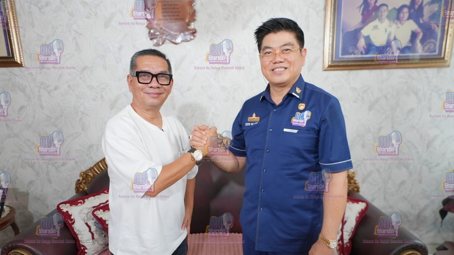 Bung Ropan saat di podcast EdShareOn. (Foto: EdShareOn.com)